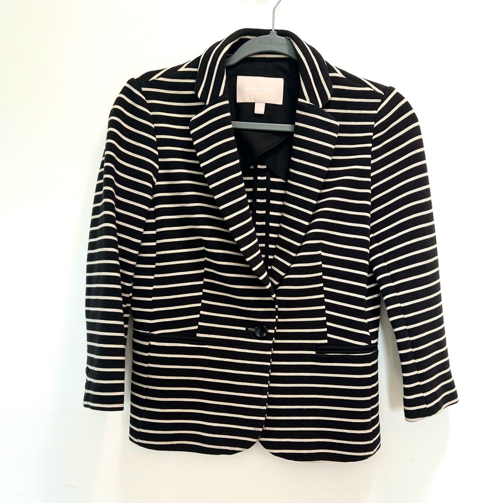 Banana Republic Black and Cream Stripes Blazer with 3/4 Sleeves / Size 4